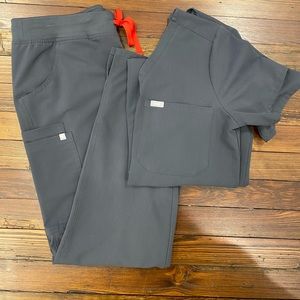 Figs Scrub Set in Charcoal